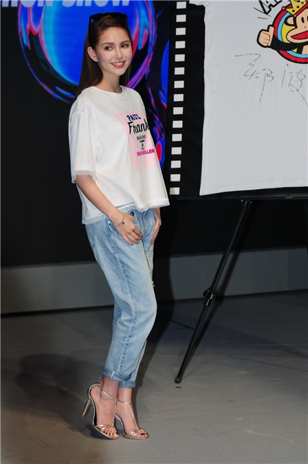昆凌助阵Paul Frank新品发布会 「天王嫂」穿上白Tee+牛仔裤青春如少女