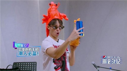 自嗨自拍代表——伍嘉成
