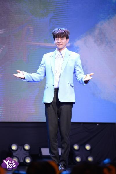 〈Yes 首尔现场〉黄致列出道首次举行个人SHOW CASE 与粉丝玩近距离互动