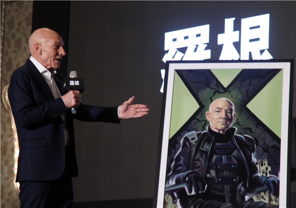 休杰克曼X教授记者会