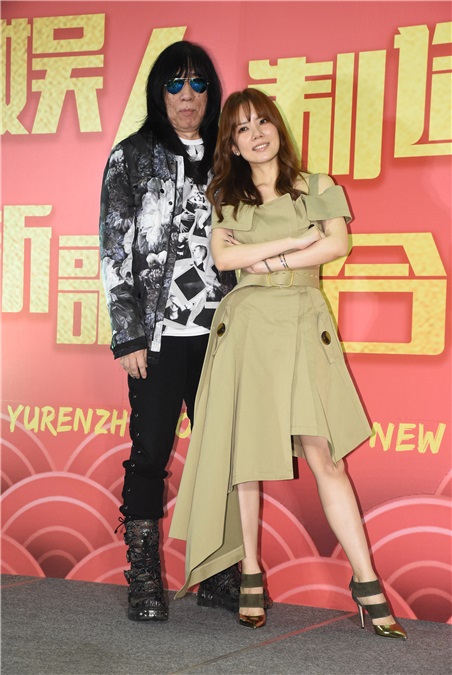 黄子佼、辛晓琪出席娱人制造新歌发布会
