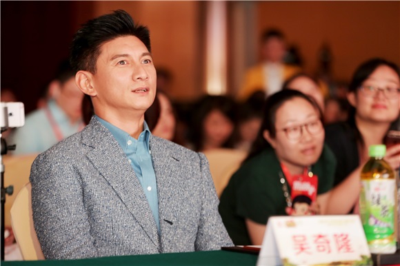 吴奇隆等出席《我们的法则》发布会