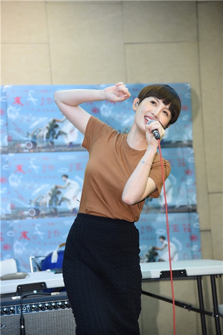 魏如萱为演唱会练团 乱弹阿翔探班打气