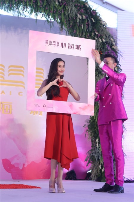 angelababy杨颖为新电影《微微一笑很倾城》宣传