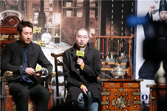 电影《陛下的事件手册》举行制作发布会 演员李善均、安宰弘等到场出席