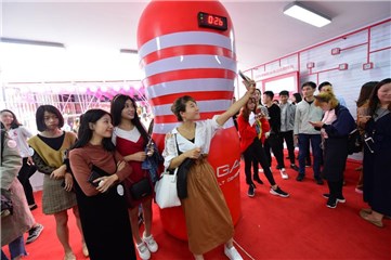 TENGA活动现场火爆互动 粉丝自拍留念