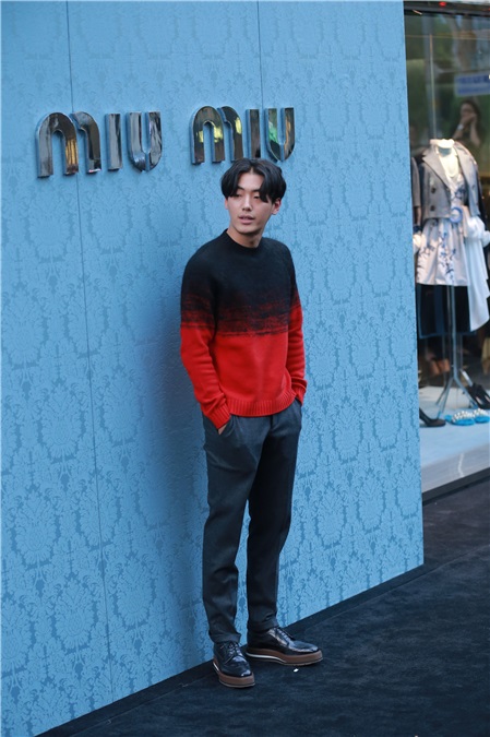 少女时代Tiffany、韩孝周、李洙赫等出席某品牌店开业纪念活动