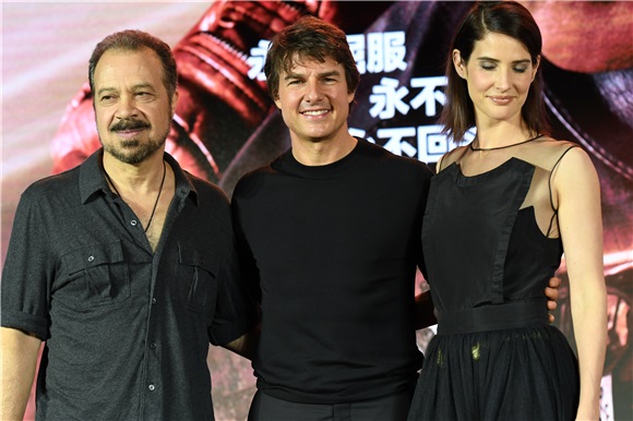 阿汤哥演英雄不忘幽默感 携新作《侠探杰克》空降上海