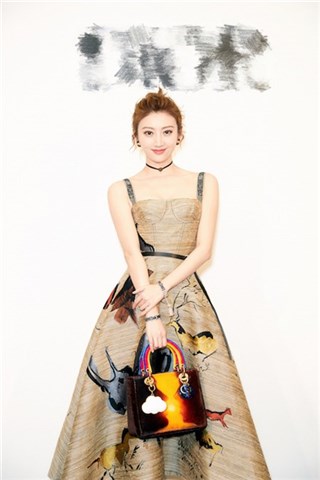 景甜优雅亮相品牌活动 网友：LADY TIAN美出新高度