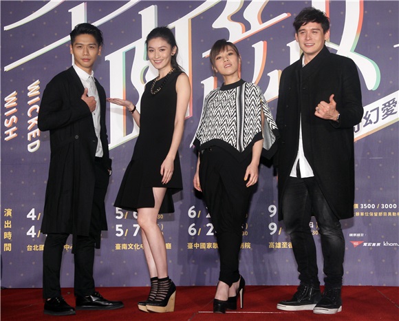 〈Yes 台北现场〉李佳薇《千面恶女》演贱女人 蔡旻佑贴心回「是海滩女」