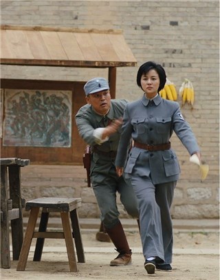 德丰影业旗下艺人刘芳毓饰演女团长“叶作舟”