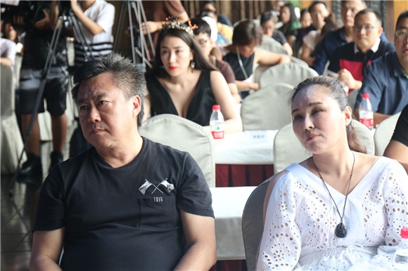 爱国者诚信联盟与男左女右签约仪式
