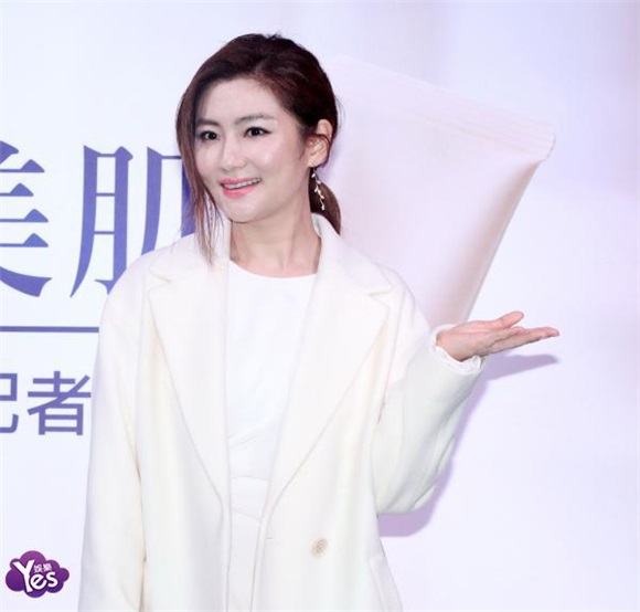 〈Yes 台北现场〉Selina纯白装备亮相活动 甜笑不断尽显青春靓丽