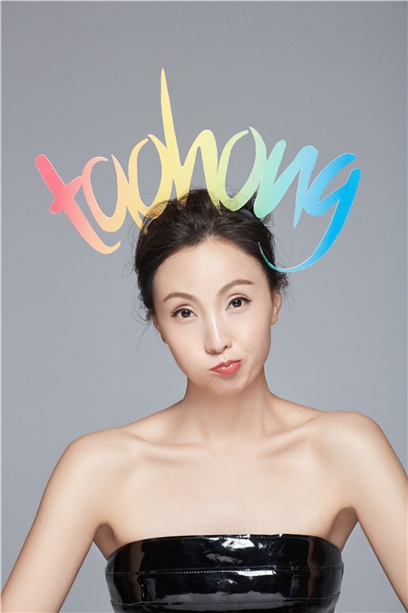 小陶虹俏皮九连拍 眼波流转萌态尽显
